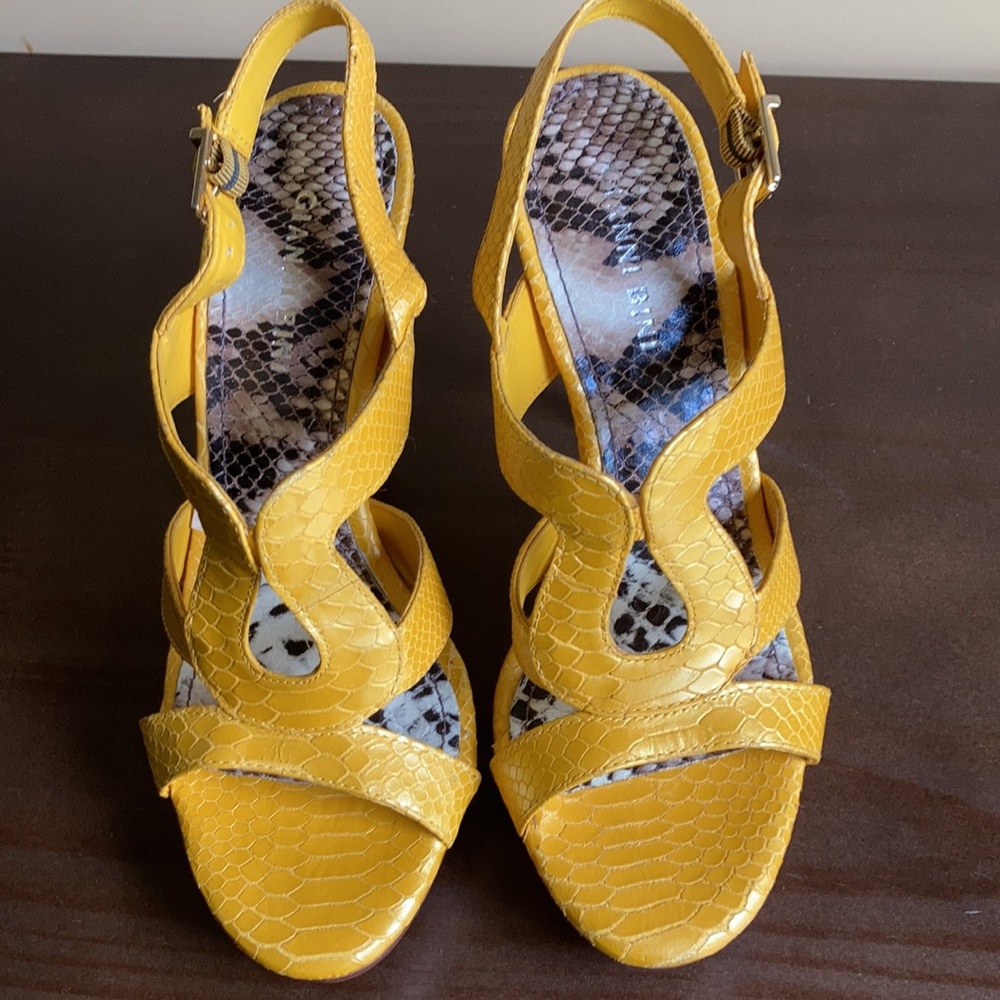 Gianni Bini Shoes - Picture 3 of 7